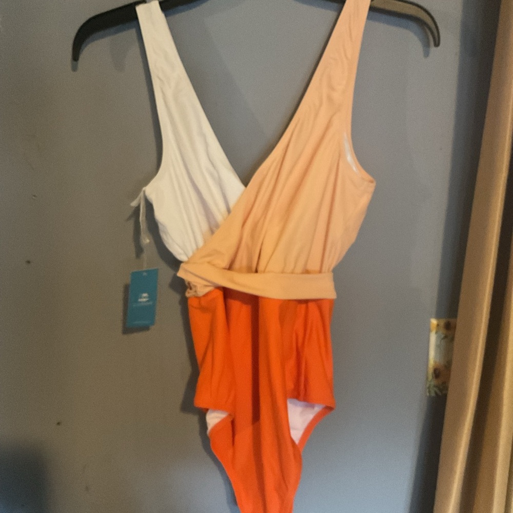 Cupshe Orange and White One Piece Swimsuit with Plunging V-Neckline